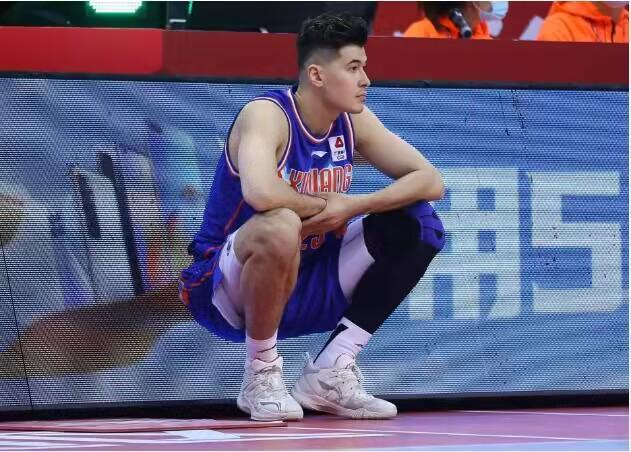 新疆男篮注册名单：阿不都沙拉木唯一顶薪，冯傲等3人进一队