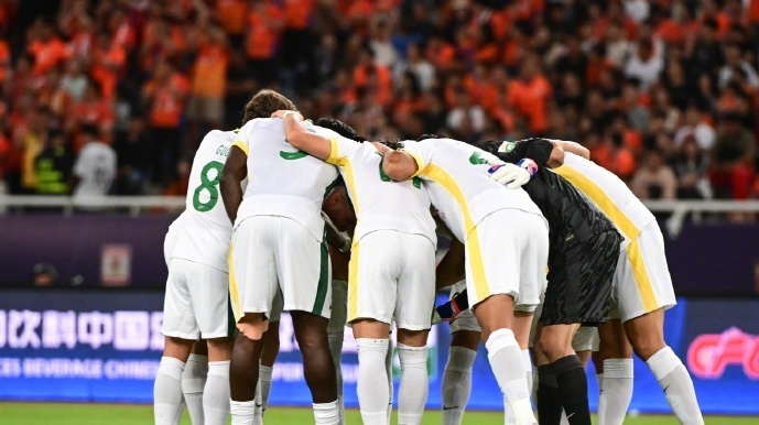 0-6后国安众将与球迷起冲突，队长+张玉宁怒怼：我们怎么不想踢好